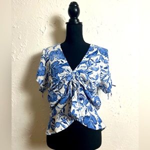 Casual top with strings